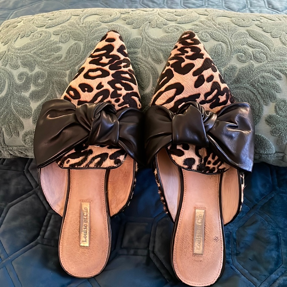 Women leopard leather mules